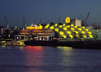 Theaters im Hafen Hamburg (Foto: Bent Weber)