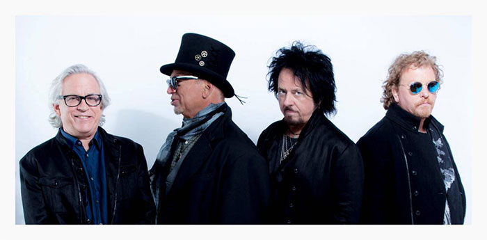 Toto (© Scott Richie)