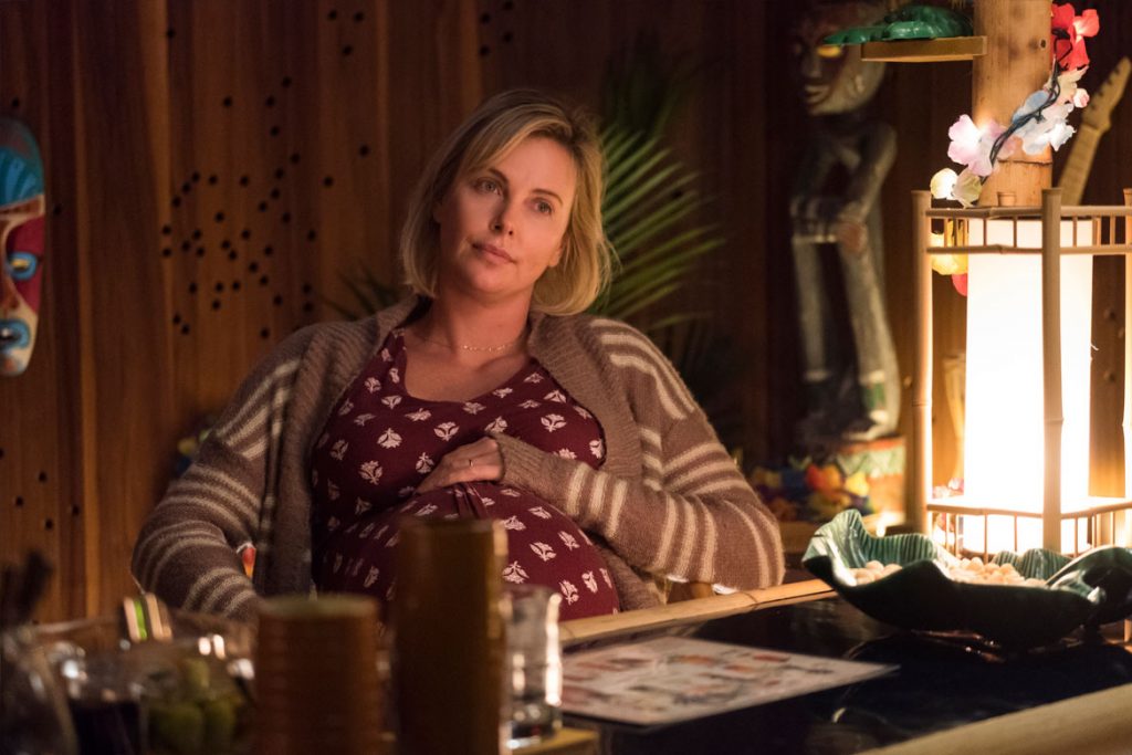 "Tully" - Marlo (Charlize Theron) kurz vor der Geburt ihres dritten Kindes (©DCM)