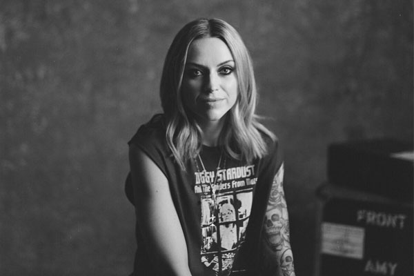 Amy Macdonald (Photo: © favouritecolourblack.co.uk)