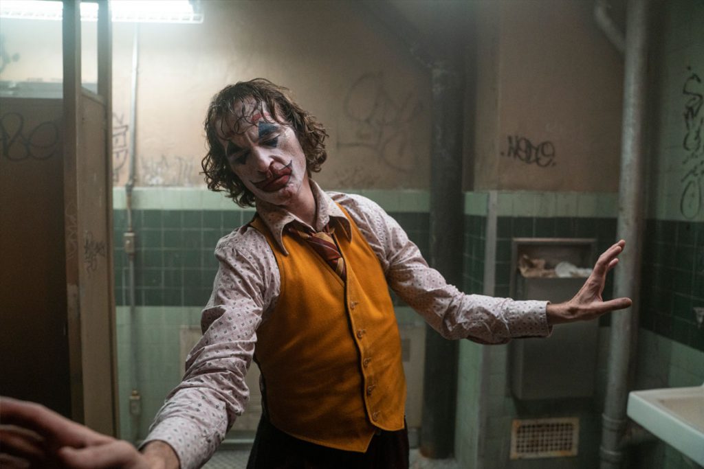 "Joker" Szenenbild (© 2019 Warner Bros. Entertainment Inc. All Rights Reserved. TM & © DC Comics / Foto: Niko Tavernise)