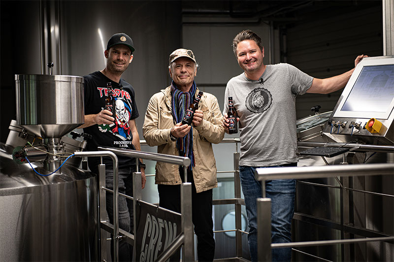 Bruce Dickinson besucht die CREW-Republic-Brauerei (© dietextagentur Schmitz & Lux)