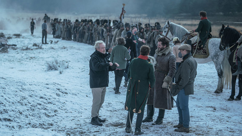 Regisseur Ridley Scott am Set von "Napoleon" (Foto von Aidan Monaghan / ©2023 Apple)