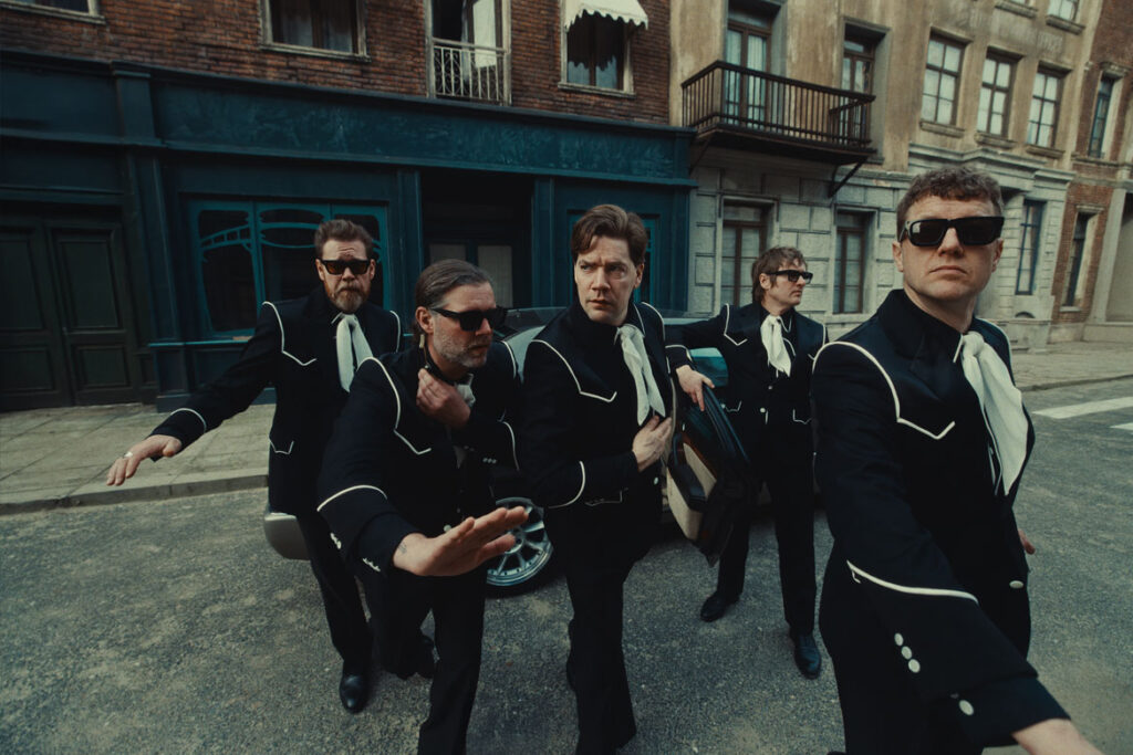The Hives (© Dean Bradshaw)