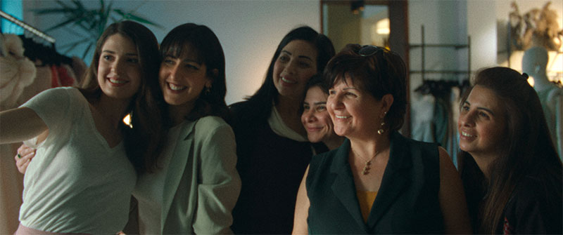 "Happy Holidays" Szenenbild (© Fresco Films - Red Balloon Film - Tessalit Productions - Intramovies)