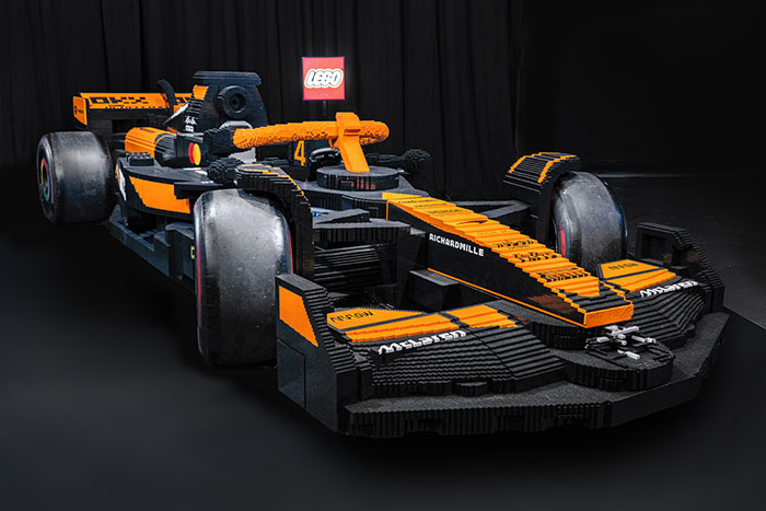 Aus LEGO®-Steinen gefertigter McLaren F1 (© F1 Exhibition)