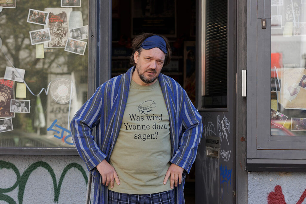 "Der Held vom Bahnhof Friedrichstraße" Szenenbild (© X Verleih AG - Frédéric Batier)