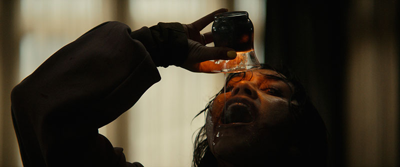 "Evil Dead Burn" Szenenbild (© 2026 Warner Bros. Ent. All Rights Reserved.)