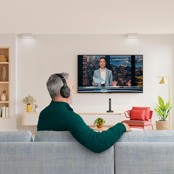 Kabelloser TV-Kopfhörer mit 2,4-GHz-Funk von Hama (© Hama GmbH & Co KG)