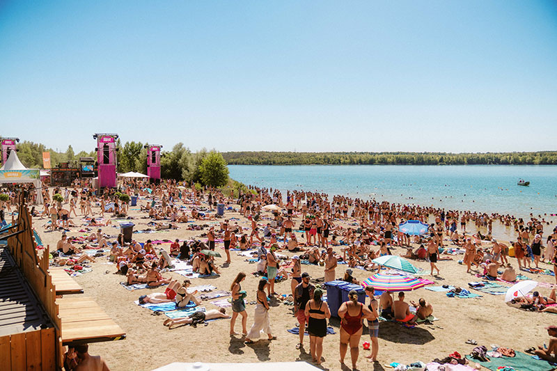 Highfield 2026 Strandatmosphäre (© Line Tsoj)